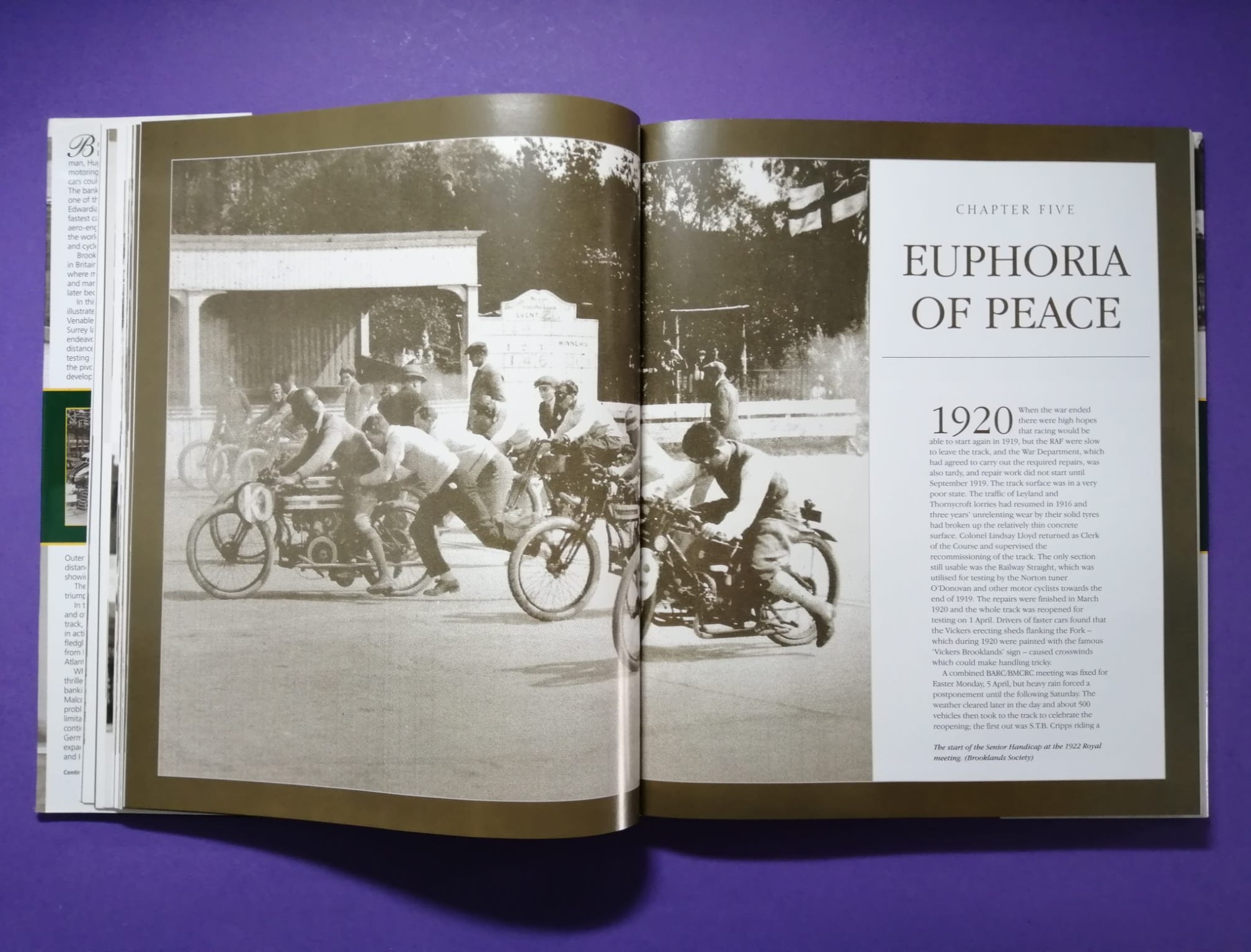 Buch, Brooklands, The Offizial Centenary History, Rennstrecke, Rennsport, Flugplatz, Flugzeuge, Englisch!
