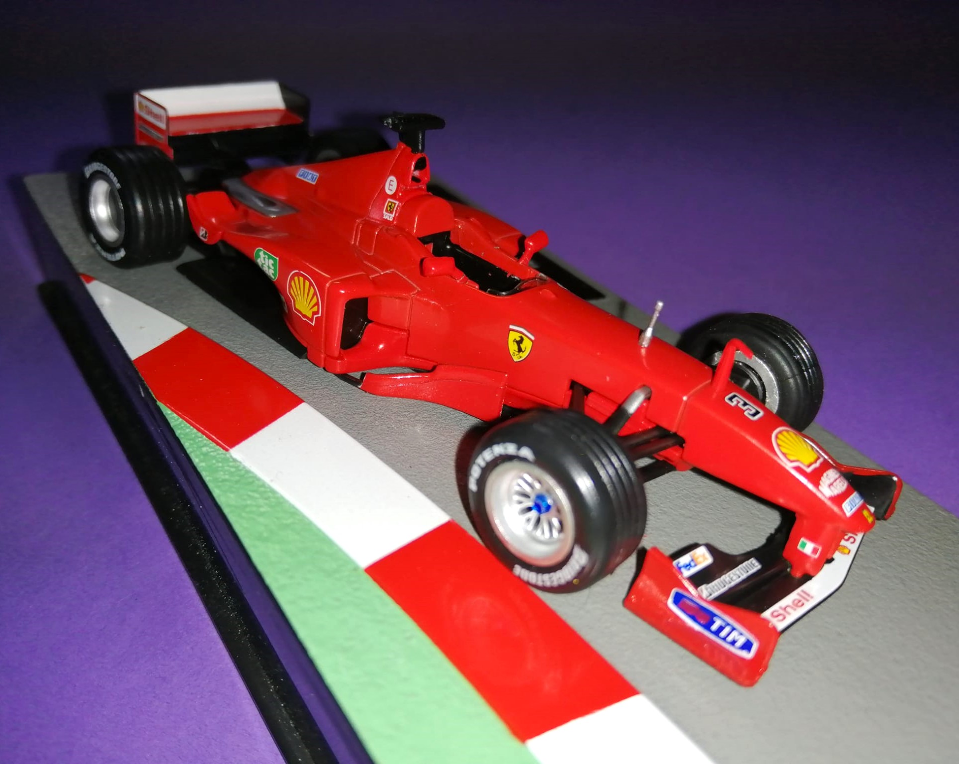 Modellauto 1:43 NEU, Mika Salo, Ferrari F399, Formel 1 Grand Prix 1999, In Plexiglasbox. 