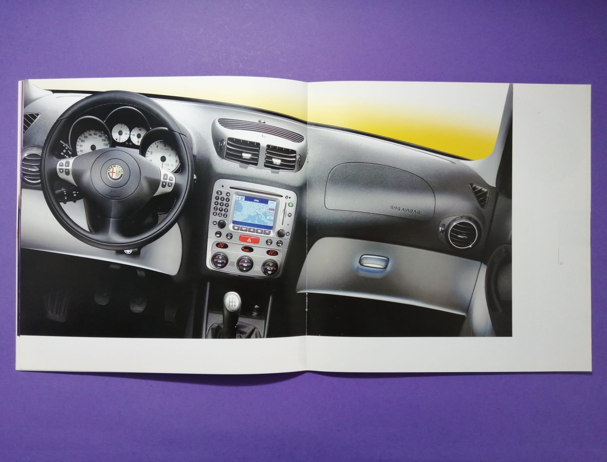 altes Original Autoprospekt, Alfa-Romeo 147 5-türig, aus dem Jahr 2001, 2 teilig 