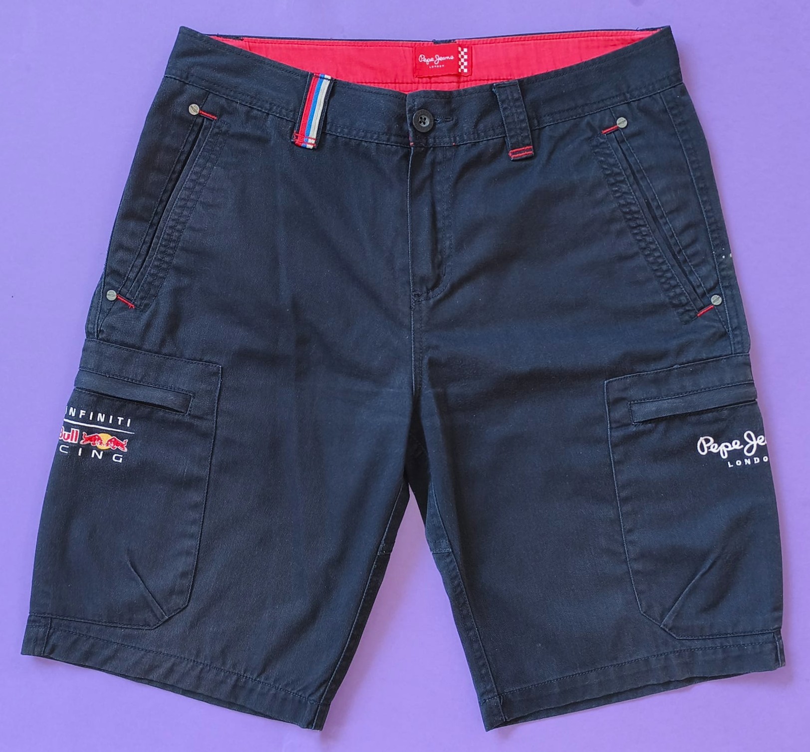alte Original Red Bull Racing - Pepe Jeans Sommerhose, kurze Hose, aus der Zeit von Sebastian Vettel, Formel 1 Grand Prix Weltmeister
