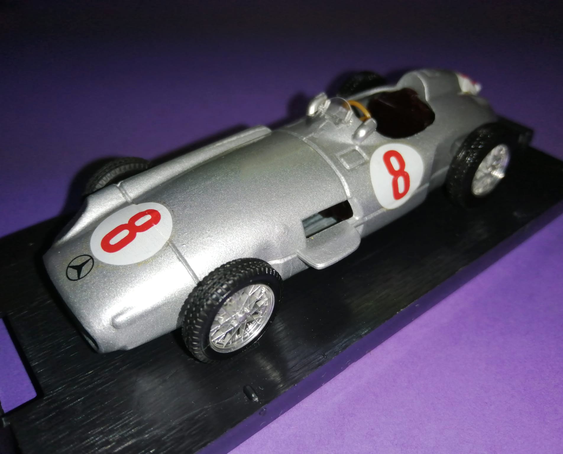BRUMM Modellauto 1:43, Mercedes Benz W196, Formel 1 Grand Prix 1954, in Original Plexiglasbox und Kartonhülle. 