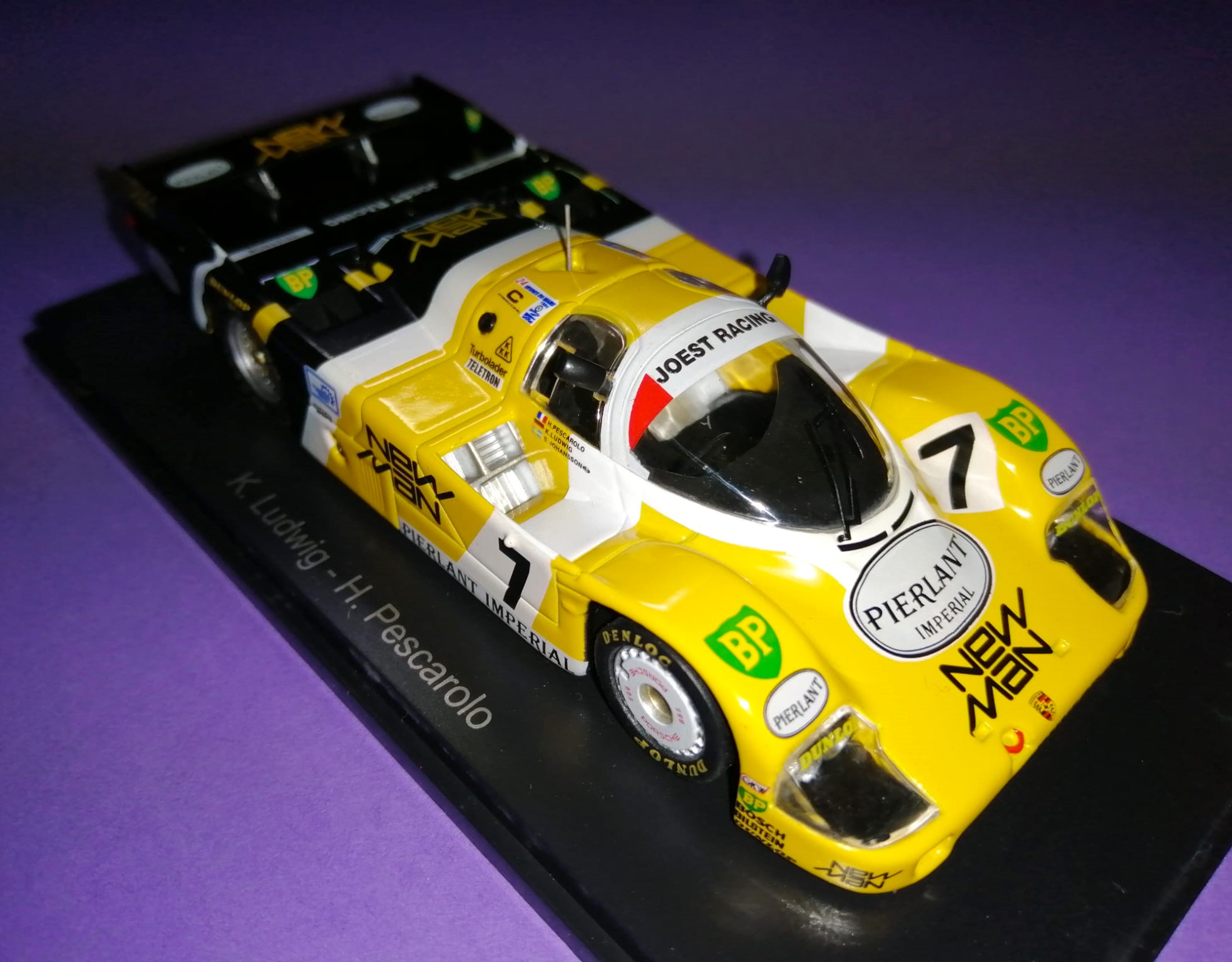 Modellauto 1:43 NEU, Porsche 956, Klaus Ludwig, Henri Pescarolo, Sieger 24h LeMans 1984, In Plexiglasbox.