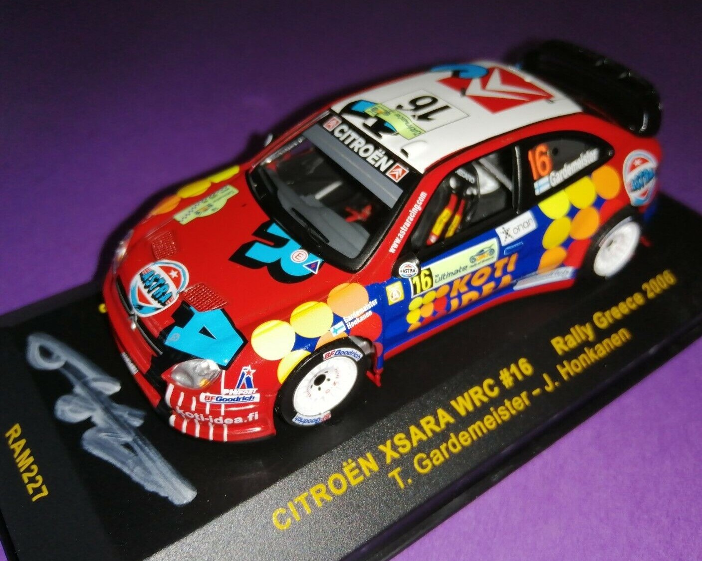 altes Modellauto 1:43, Citroen Xsara WRC, Toni Gardemeister, Rallye Griechenland 2006, Original signiert! In Plexiglasbox.