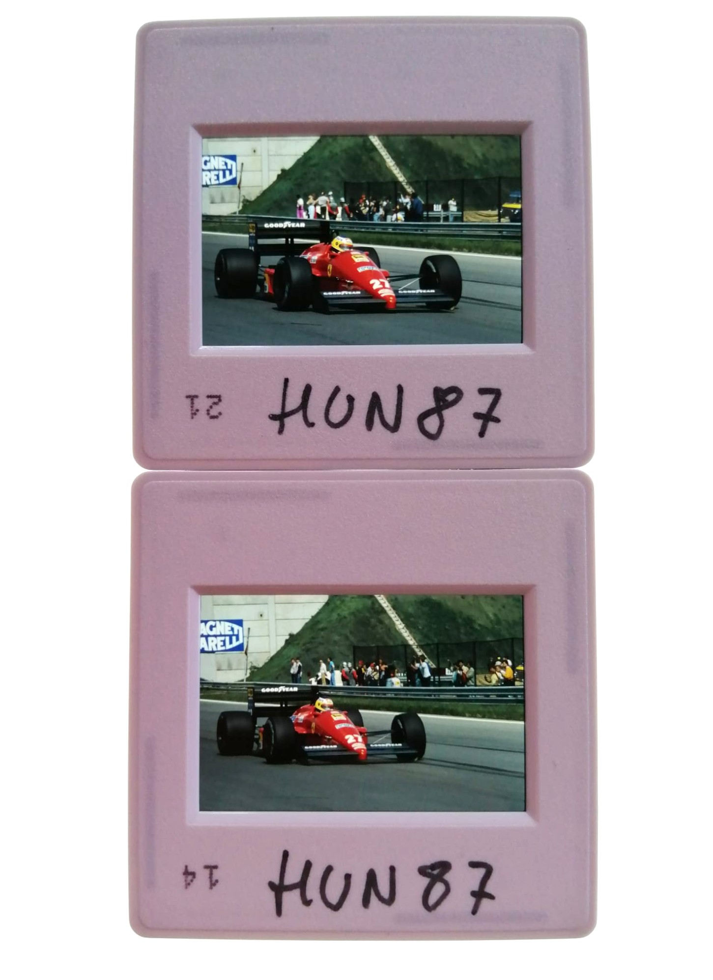 2 Stück alte Presse Foto DIAs, Michele Alboreto, Ferrari, Formel 1 Grand Prix Ungarn Budapest Hungaroring 1987, 5x5cm
