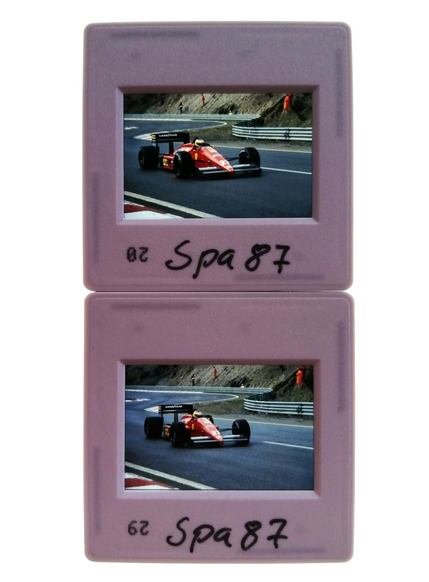 2 Stück alte Presse Foto DIAs, Michele Alboreto, Ferrari, Formel 1 Grand Prix Belgien Spa-Francorchamps 1987, 5x5cm
