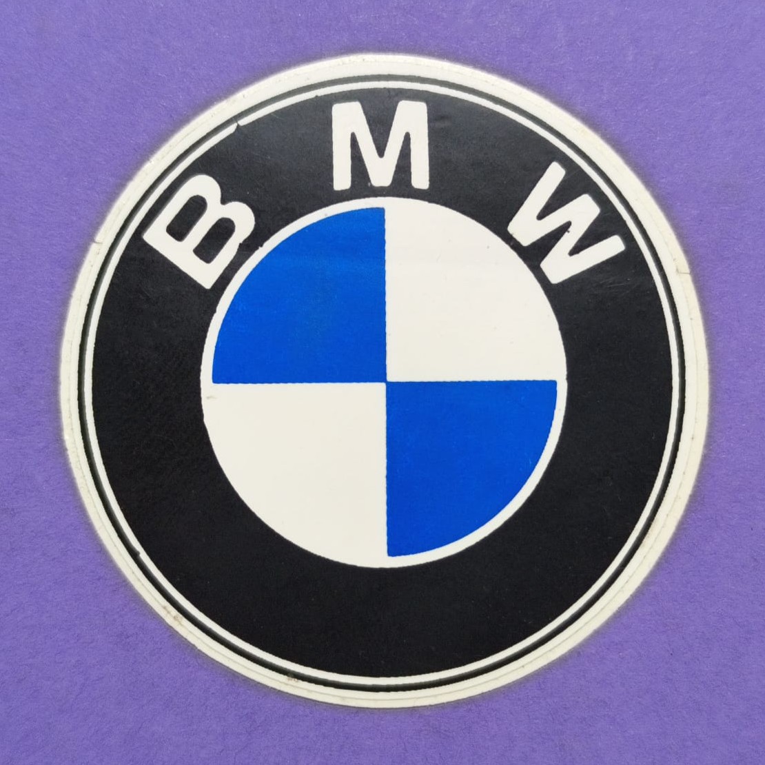 alter kleiner Aufkleber Sticker, BMW, Automobile, Motorsport, Durchmesser 5 cm