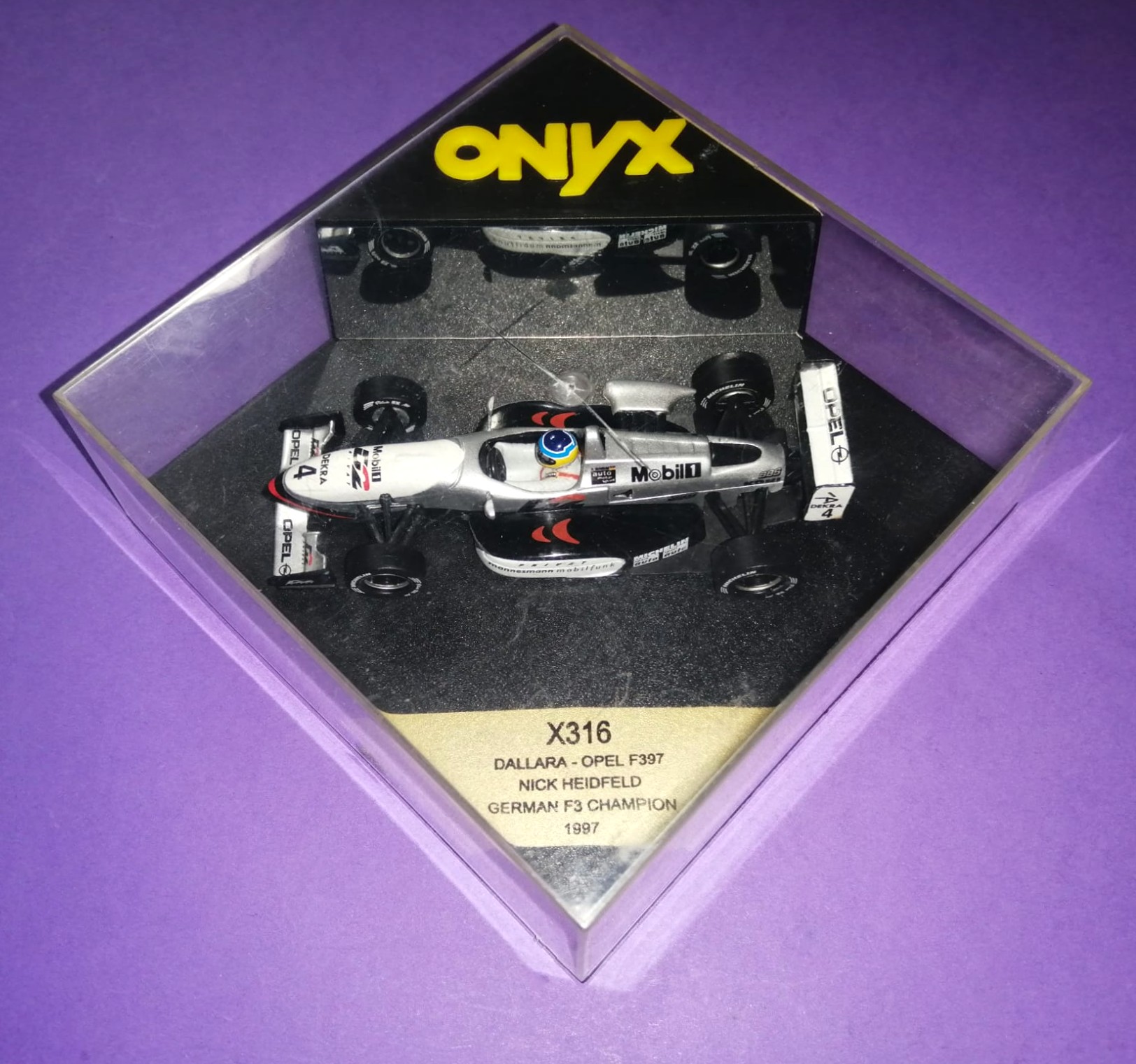 altes ONYX Modellauto 1:43, Nick Heidfeld, BSR Opel Dallara F397, Deutscher Formel 3 Meister 1997, In Original Plexiglasbox. 