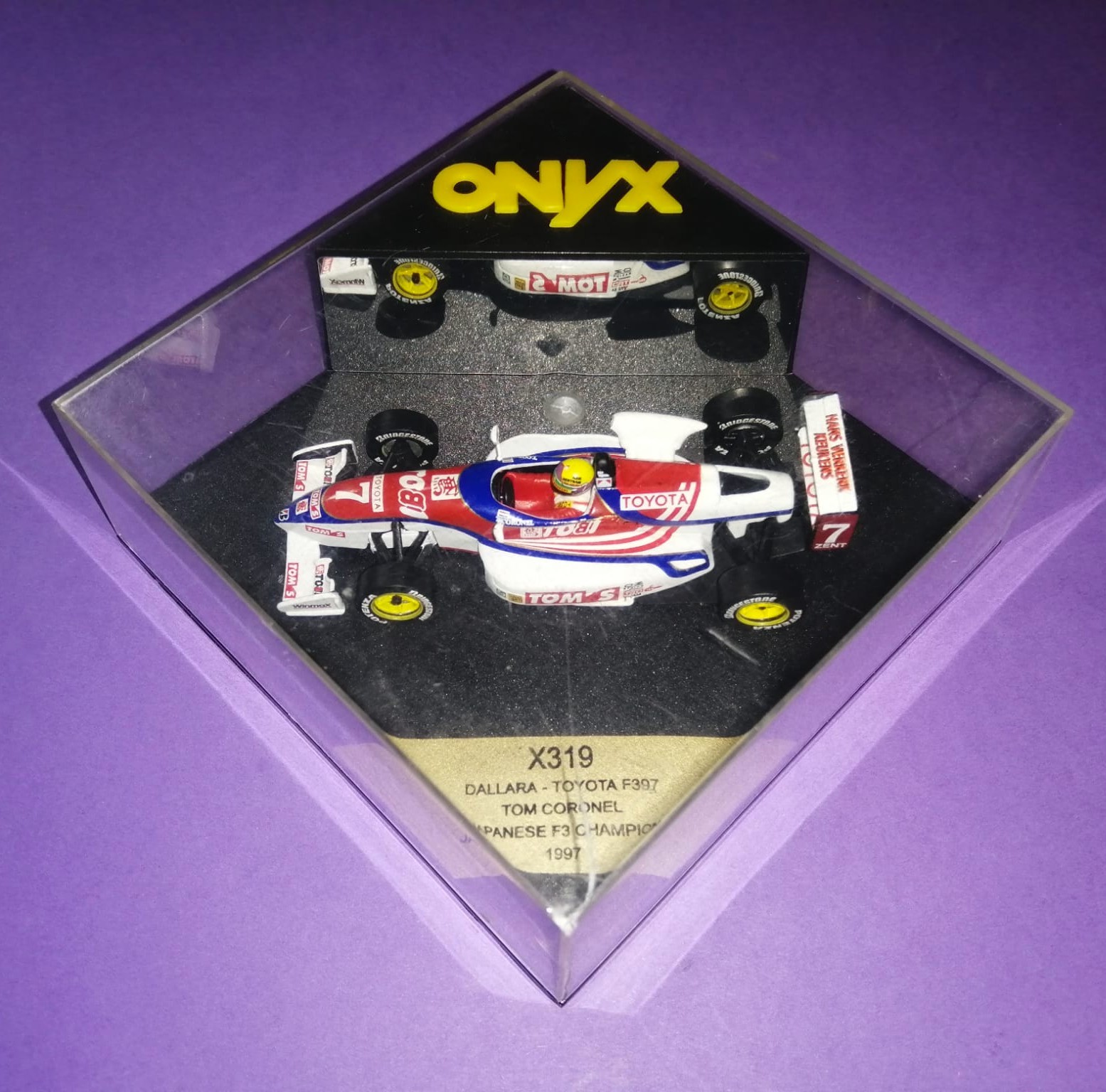 altes ONYX Modellauto 1:43, Tom Coronel, Dallara Toyota F397, Japanischer Formel 3 Meister 1997, In Original Plexiglasbox. 