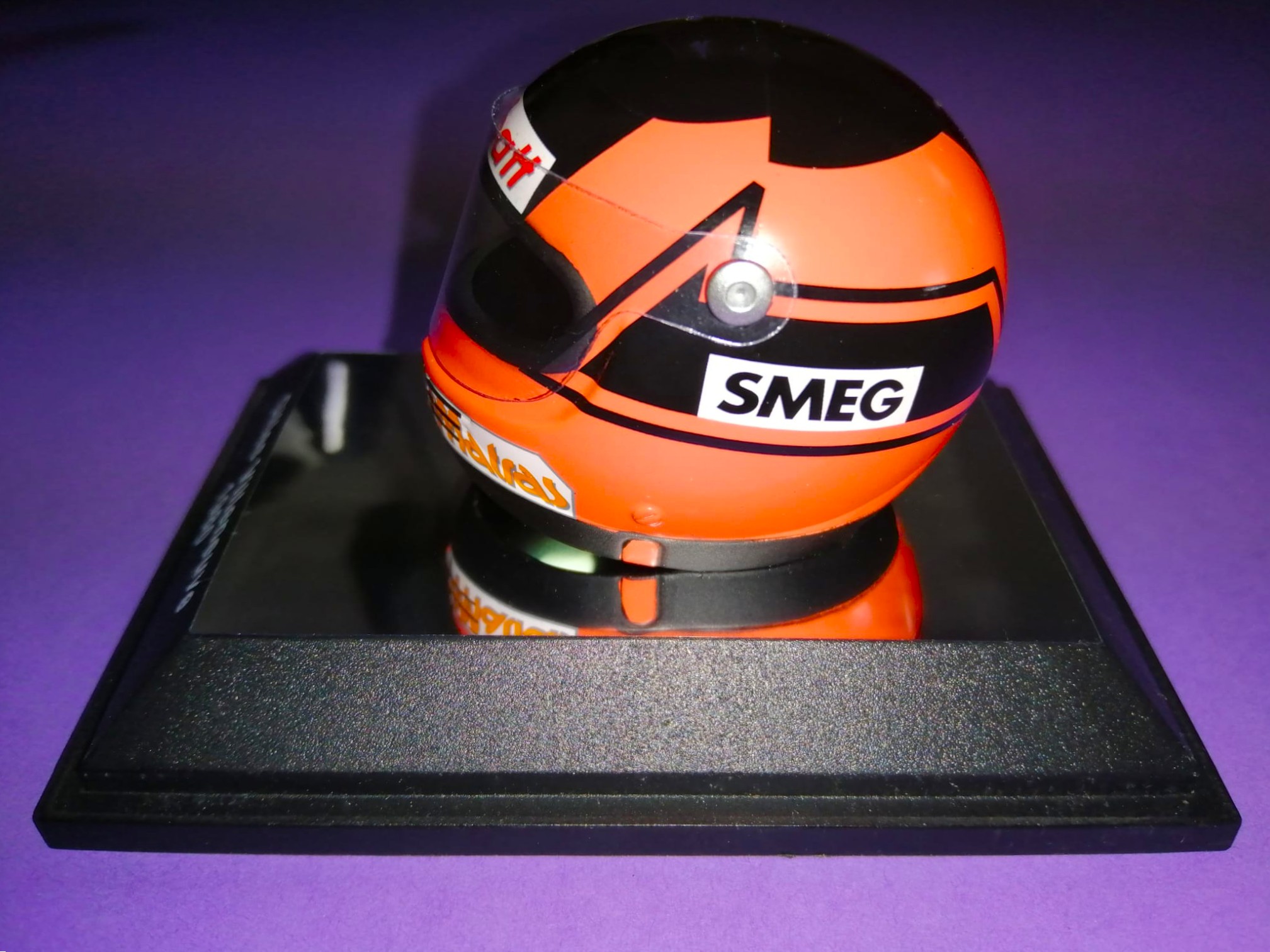 alter Metall Miniaturhelm 1:6, Gilles Villeneuve, Ferrari, Formel 1 Grand Prix 1980, in Original Plexiglasbox.