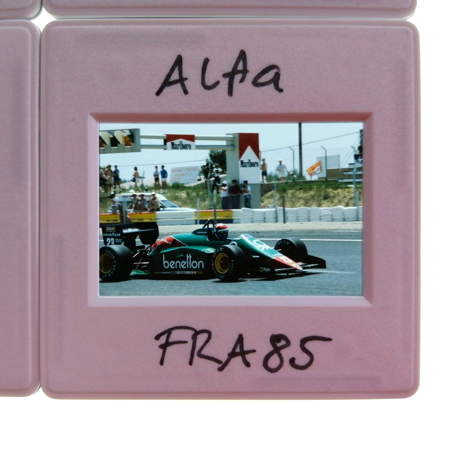 6 Stück alte Presse Foto DIAs, Alfa-Romeo, Eddie Cheever, Riccardo Patrese, Formel 1 Grand Prix Frankreich Paul Ricard Le Castellet 1985, 5x5cm