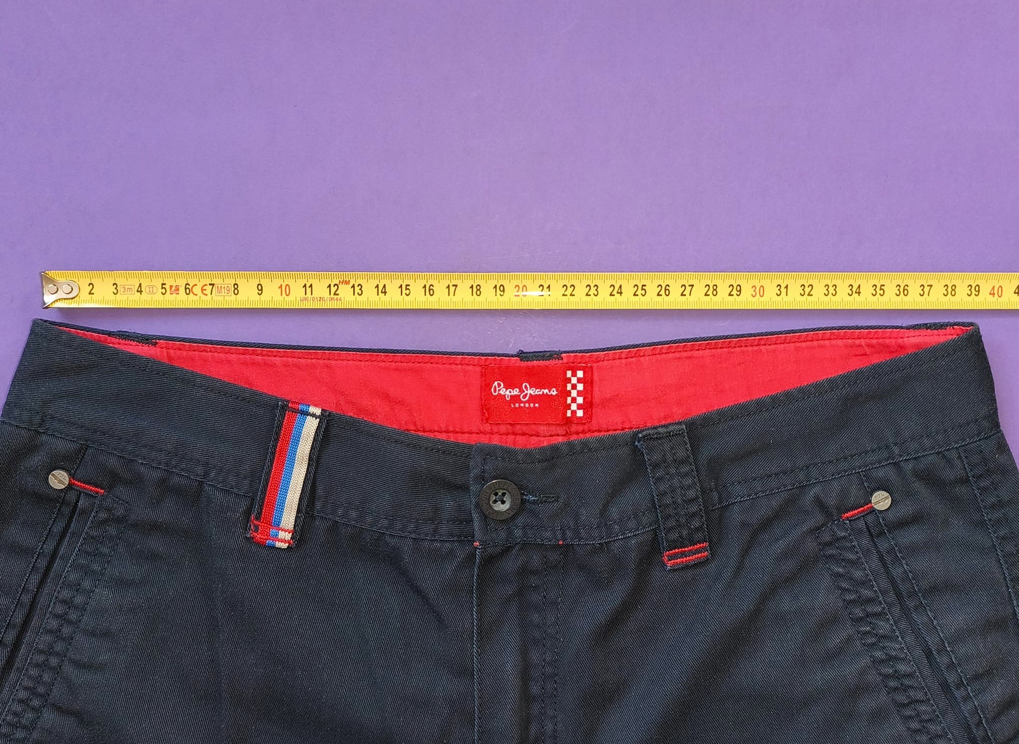alte Original Red Bull Racing - Pepe Jeans Sommerhose, kurze Hose, aus der Zeit von Sebastian Vettel, Formel 1 Grand Prix Weltmeister