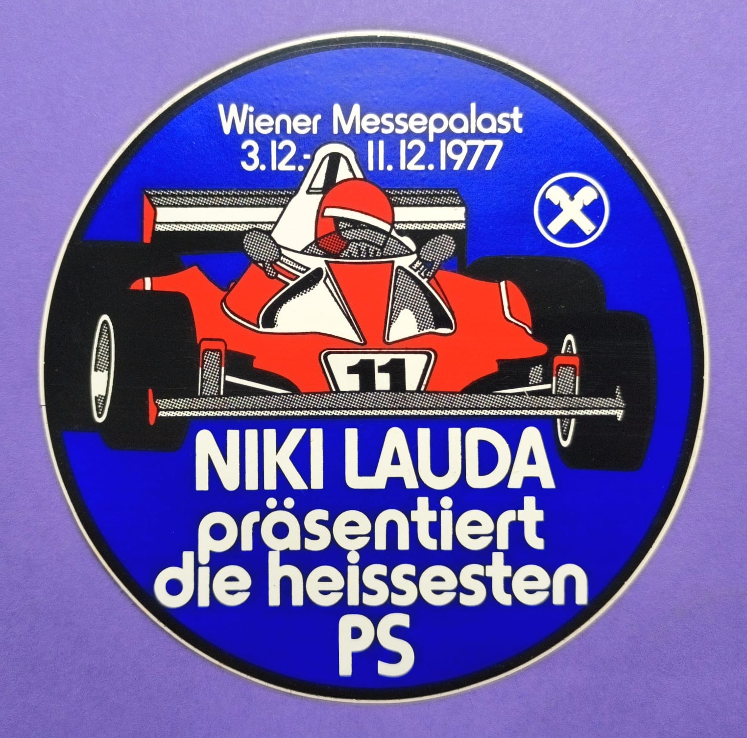 RARITÄT! alter Aufkleber Sticker, Niki Lauda präsentiert die heissesten PS, Rennsportausstellung Wiener Messepalast 1977, Formel 1 Grand Prix Weltmeister, Ferrari, Durchmesser: 14 cm 