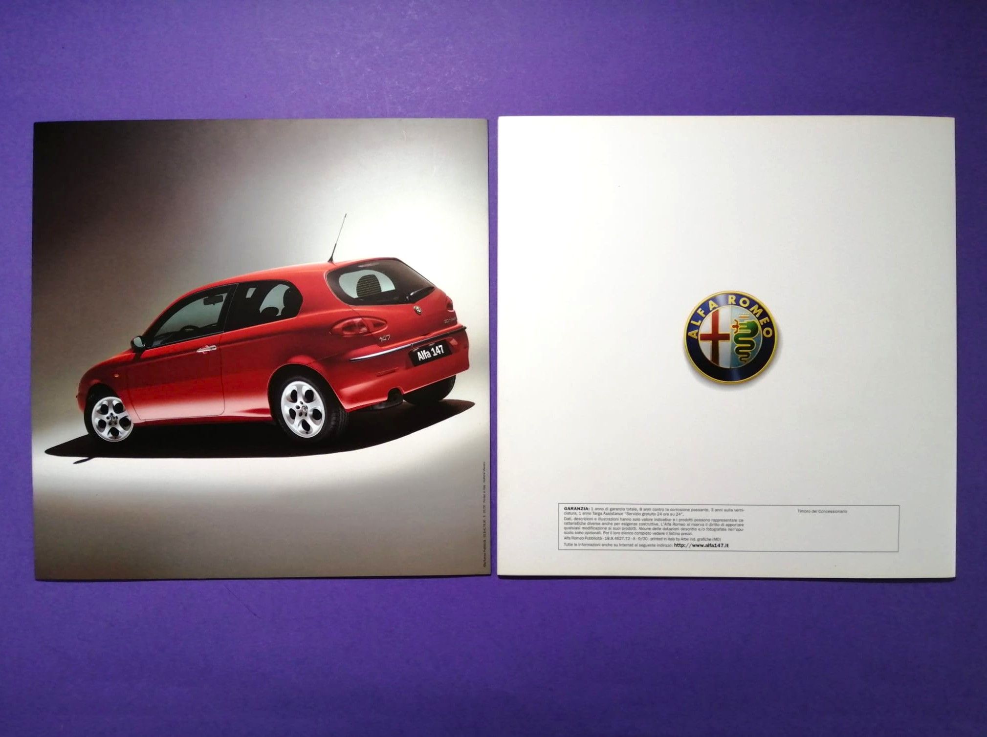 altes Original Autoprospekt, Alfa-Romeo 147, Modellfarben Karosserie & Innenraum, Technische Daten, aus dem Jahr 2000, 01, 3 teilig 
