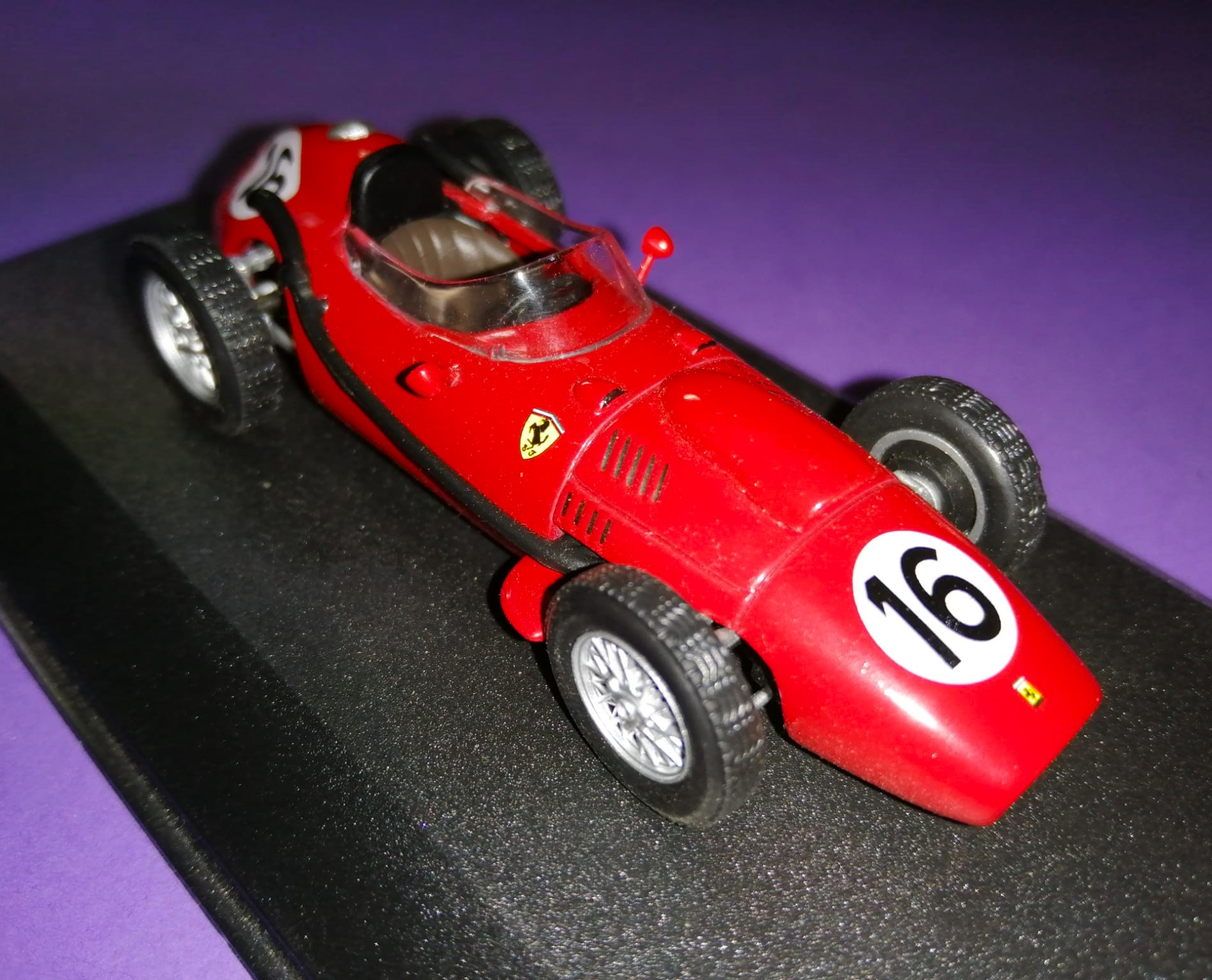 Modellauto 1:43, Mike Hawtorn, Ferrari 246F1, Formel 1 Grand Prix 1958, in Original Karton.