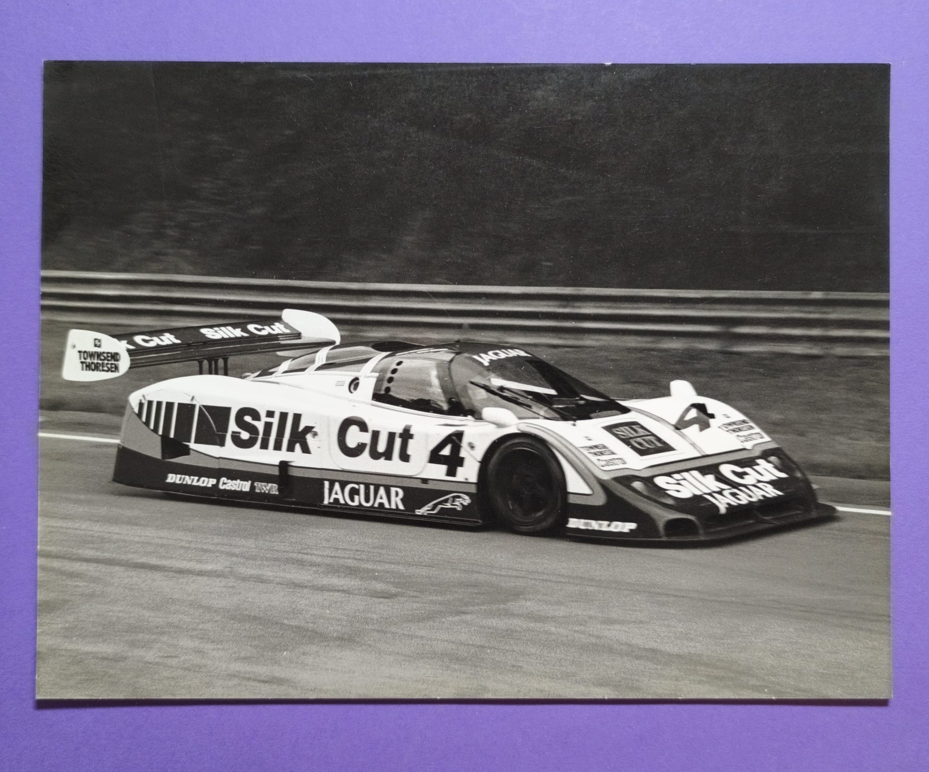 altes Pressefoto, Silk Cut Jaguar XJR-12 Gruppe C, Tom Walkinshaw Racing, 24h LeMans, IMSA Serie USA, 90er Jahre, 15x20cm