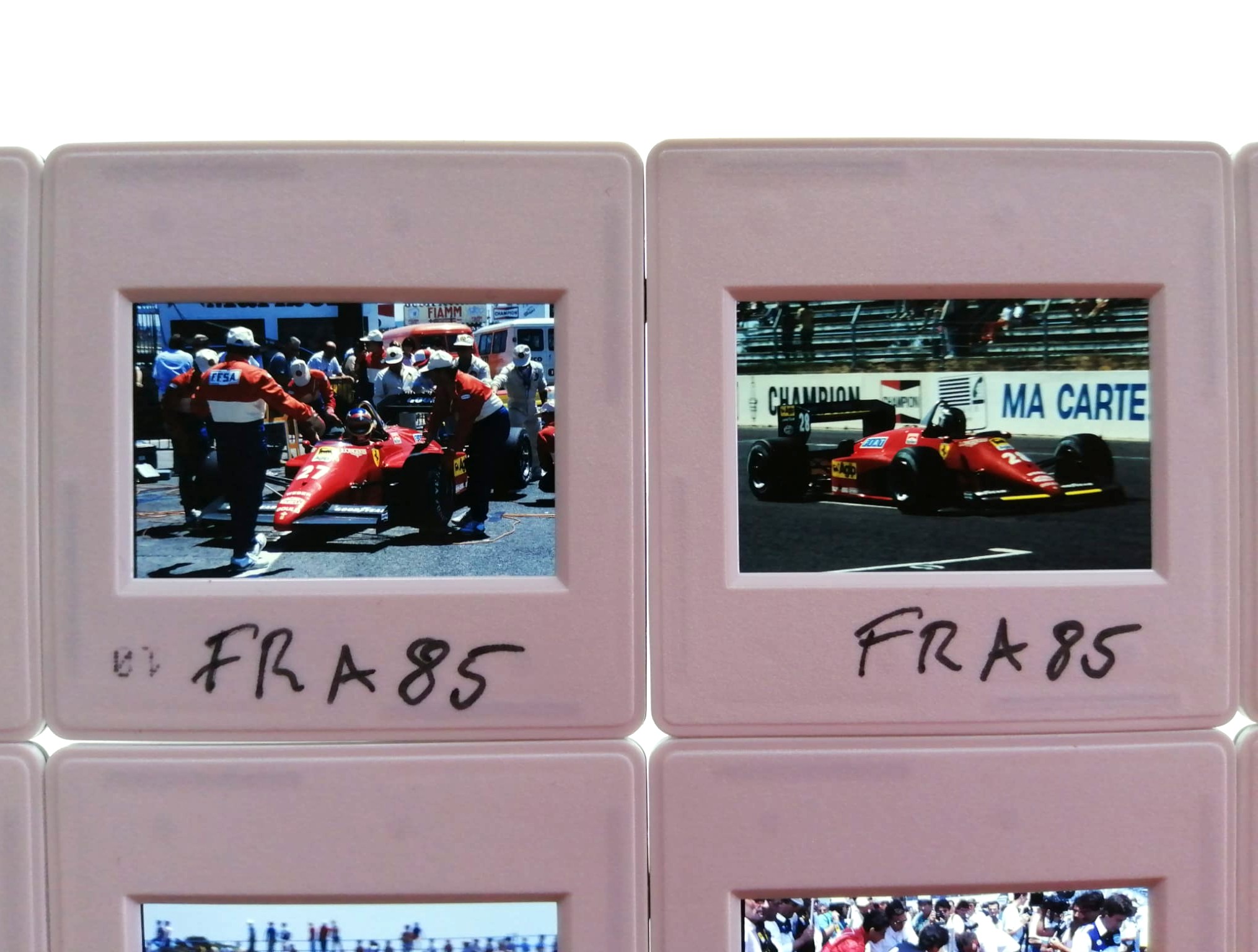 12 Stück alte Presse Foto DIAs, Michele Alboreto, Stefan Johansson, Ferrari, Formel 1 Grand Prix Frankreich Paul Ricard Le Castellet 1985, 5x5cm