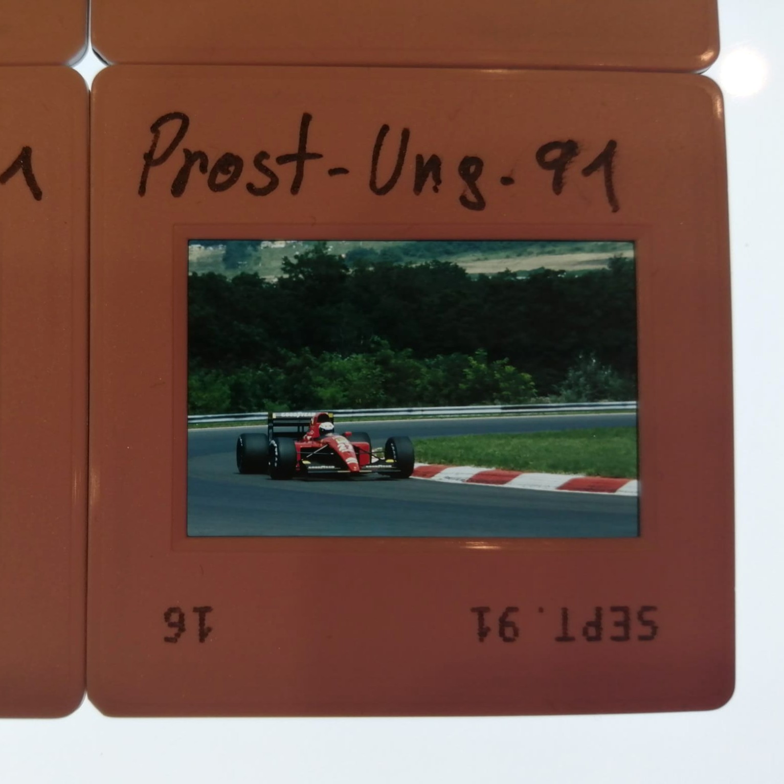 4 Stück alte Presse Foto DIAs, Alain Prost, Ferrari, Formel 1 Grand Prix Ungarn, Hockenheim 1991, 5x5cm 