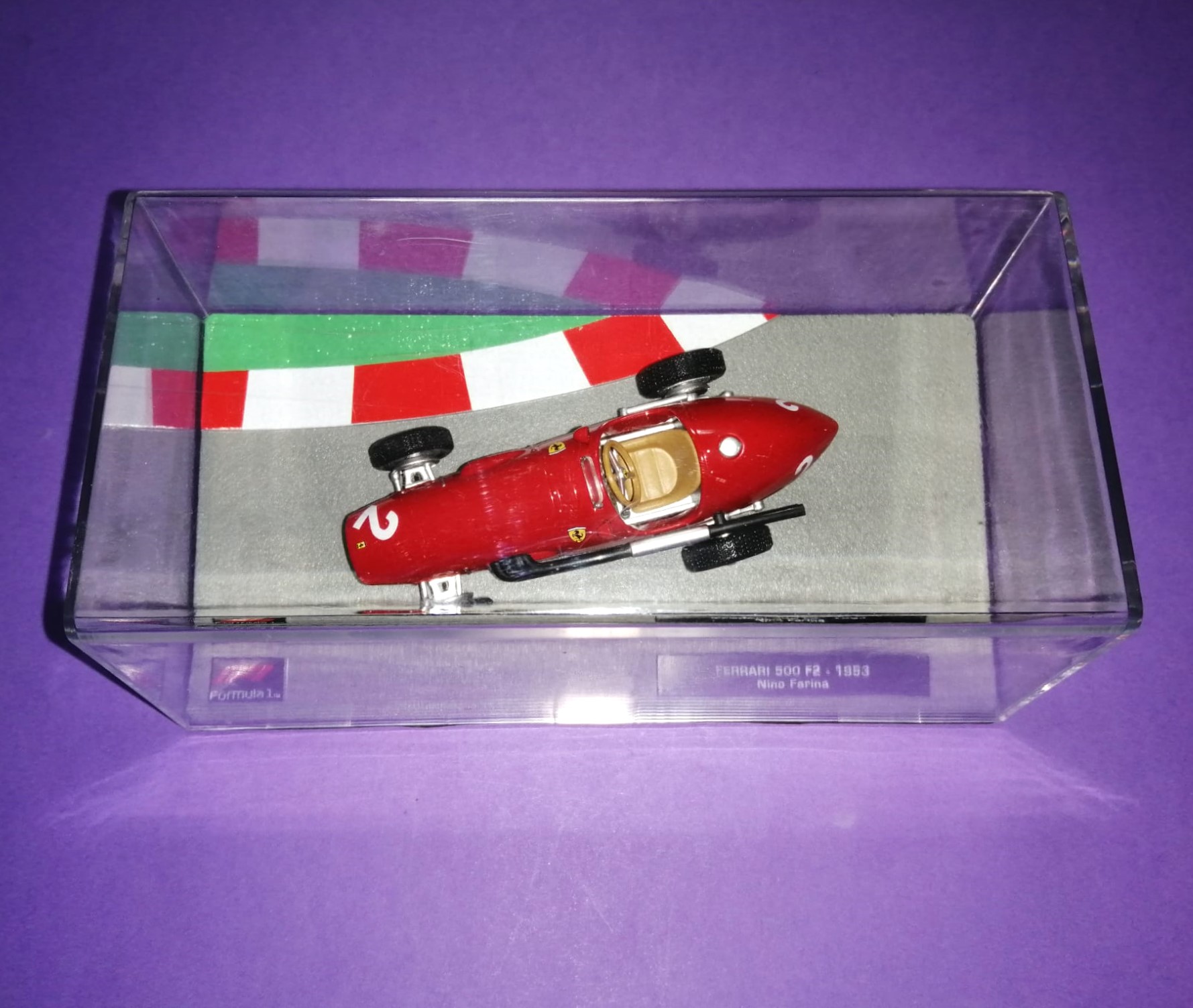 Modellauto 1:43 NEU, Nino Farina, Ferrari 500 F2, Formel 1 Grand Prix 1953, In Plexiglasbox. 