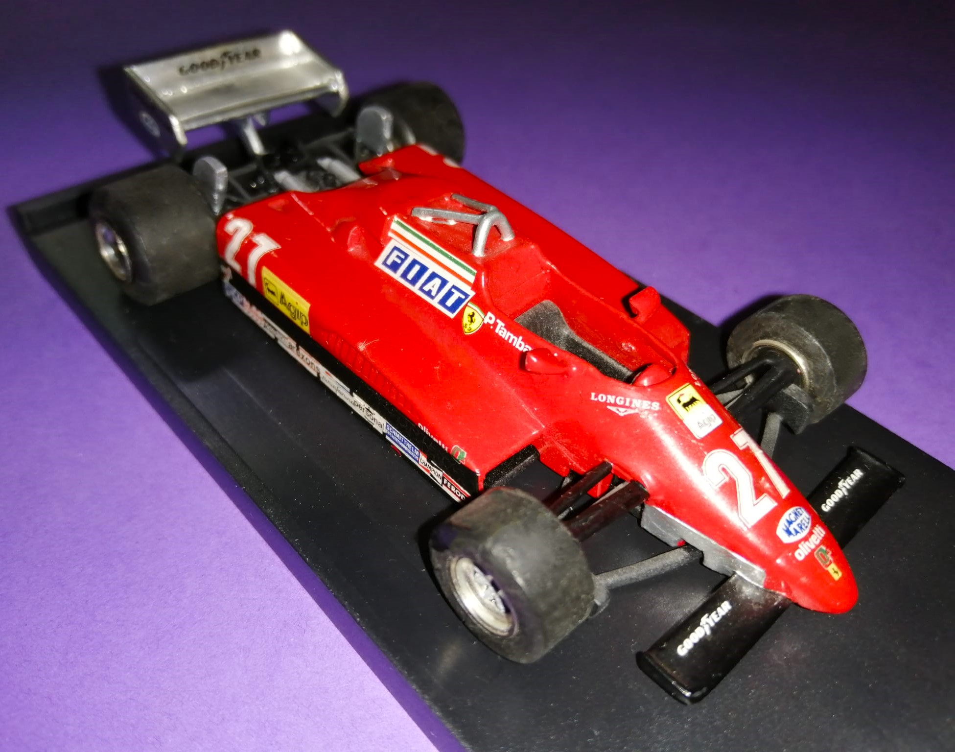 altes Modellauto 1:43, Patrick Tambay, Ferrari, Formel 1 Grand Prix 1982, In Plexiglasbox.