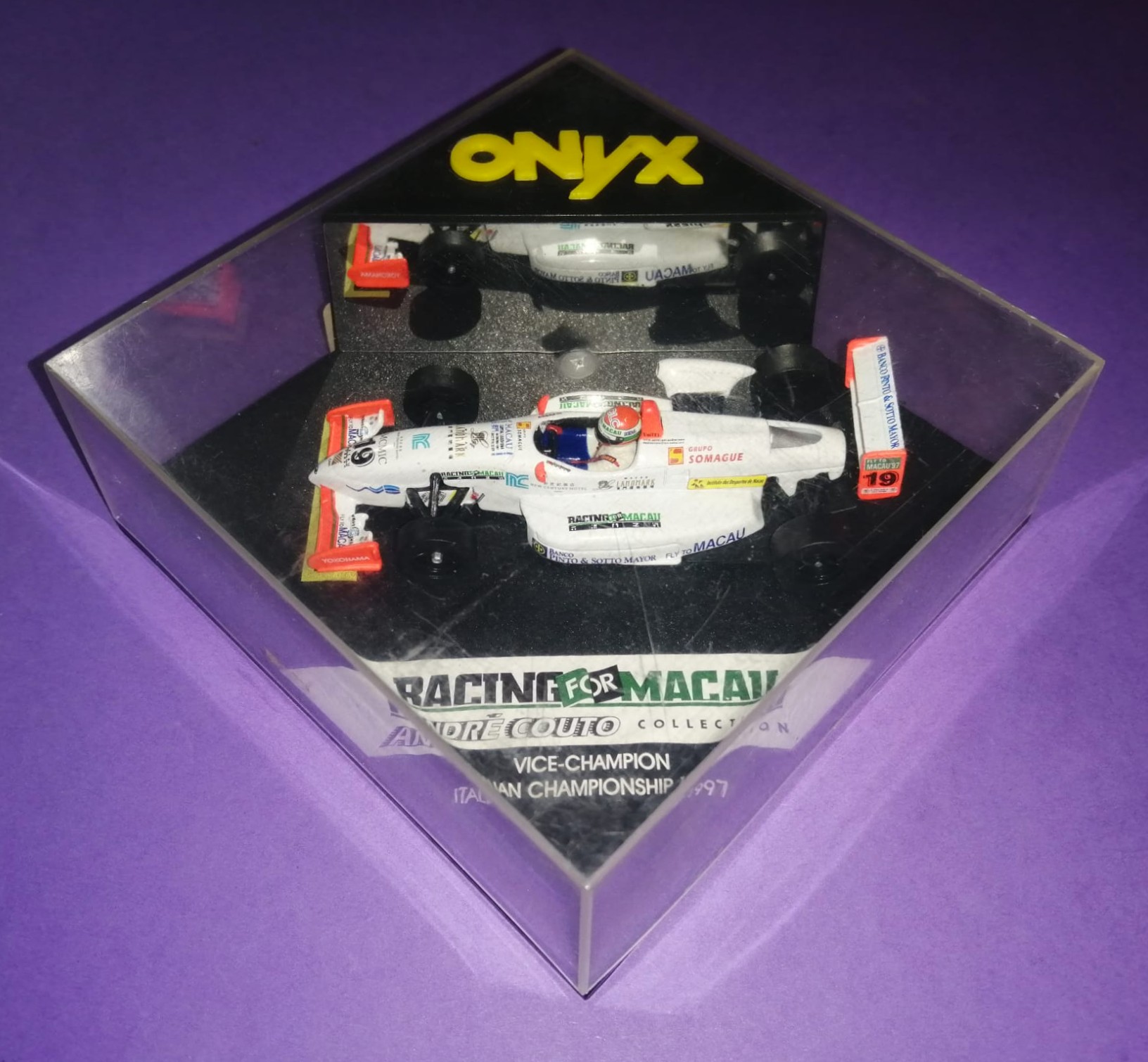 altes ONYX Modellauto 1:43, Andre Couto, Prema Opel Dallara F397, GP Macau, Italienischer Vizemeister Formel 3 1997, In Original Plexiglasbox.