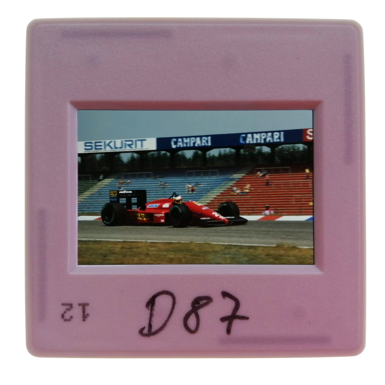 altes Presse Foto DIA, Michele Alboreto, Ferrari, Formel 1 Grand Prix Deutschland Hockenheimring 1987, 5x5cm 