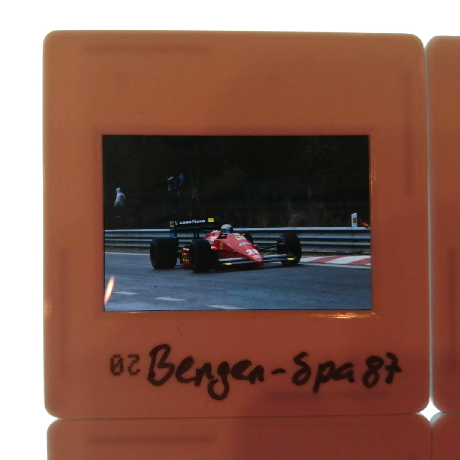 4 Stück alte Presse Foto DIAs, Gerhard Berger, Ferrari, Formel 1 Grand Prix Belgien Spa-Francorchamps 1987, 5x5cm